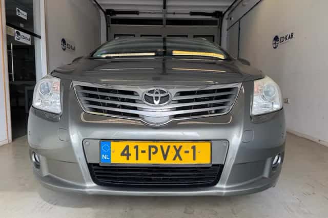 Toyota Avensis (2011) thumbnail 4