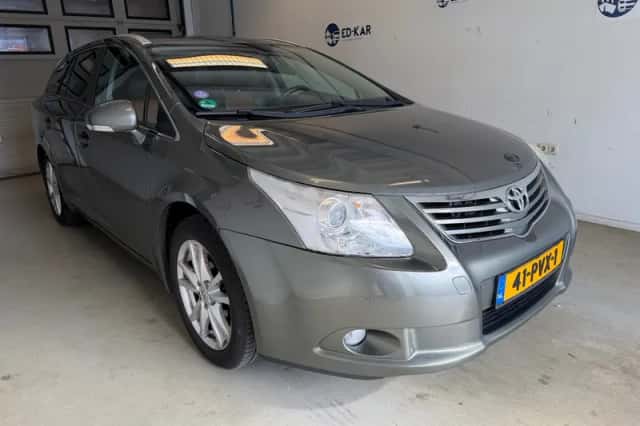 Toyota Avensis (2011) thumbnail 5
