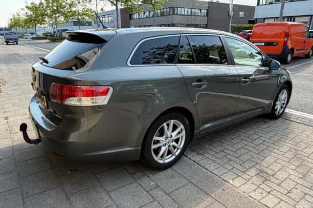 Toyota Avensis (2011) thumbnail 6