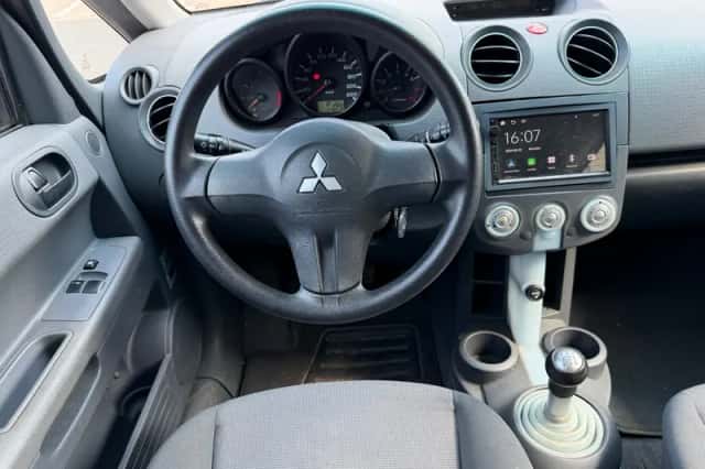 Mitsubishi Colt (2004) thumbnail 2