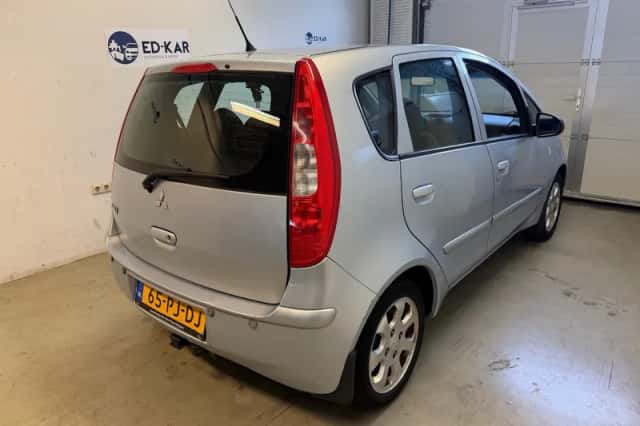 Mitsubishi Colt (2004) thumbnail 6