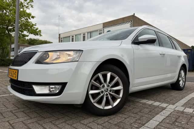 Škoda Octavia (2017) thumbnail 1