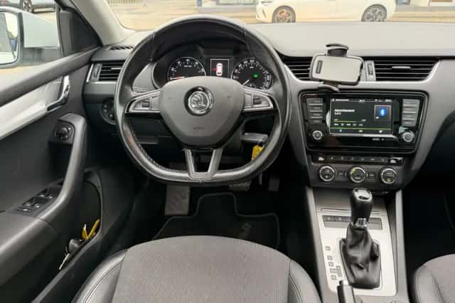 Škoda Octavia (2017) thumbnail 2