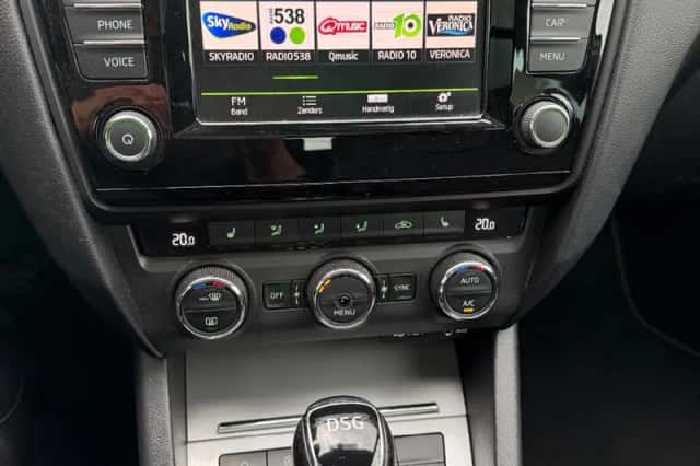 Škoda Octavia (2017) thumbnail 3