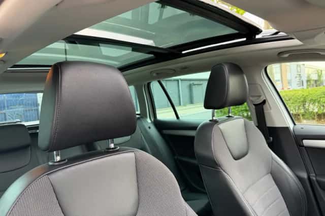 Škoda Octavia (2017) thumbnail 4