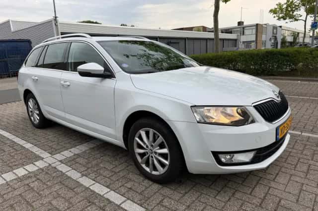 Škoda Octavia (2017) thumbnail 6