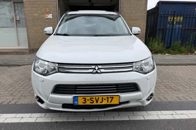 Mitsubishi Outlander (2013) thumbnail 4