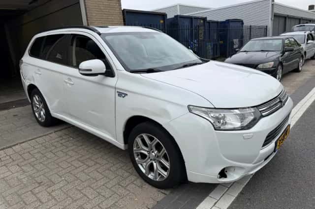 Mitsubishi Outlander (2013) thumbnail 5