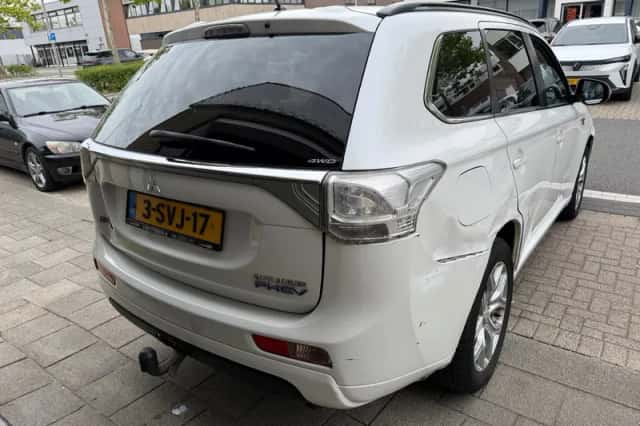 Mitsubishi Outlander (2013) thumbnail 6