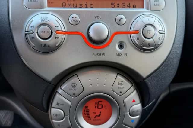 Nissan Micra (2011) thumbnail 3