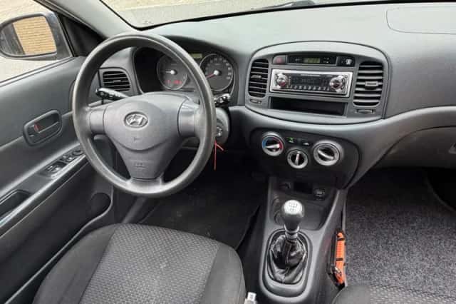 Hyundai ACCENT (2008) thumbnail 2