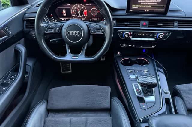 Audi A4 (2016) thumbnail 2