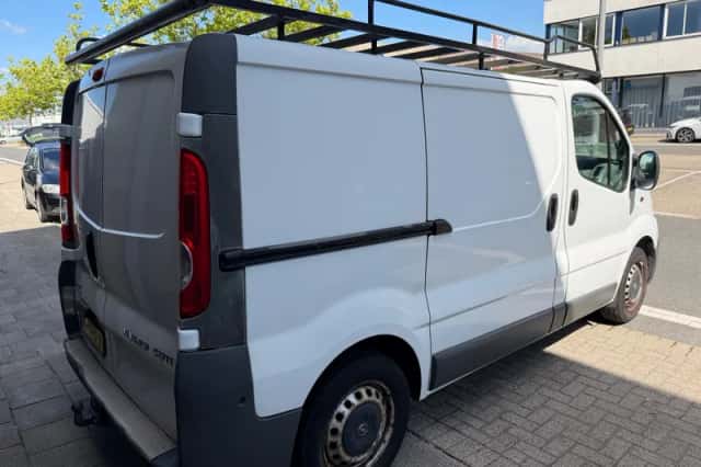 Opel Vivaro (2008) thumbnail 6