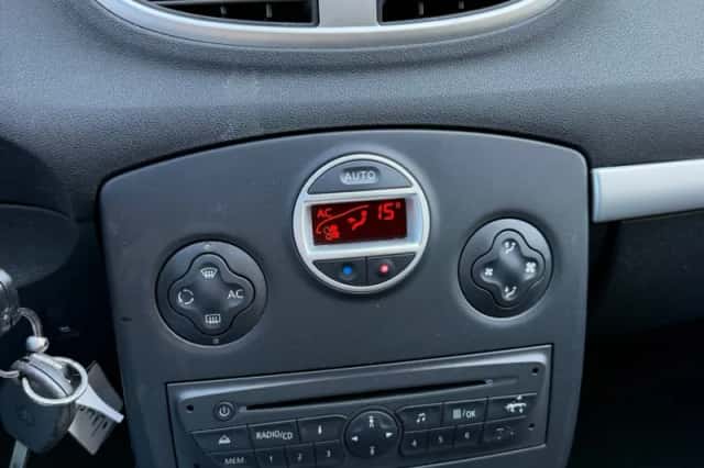 Renault Clio (2011) thumbnail 3
