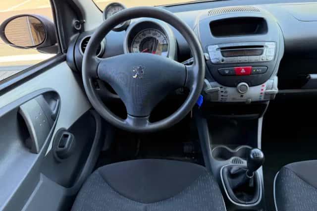 Peugeot 107 (2011) thumbnail 2
