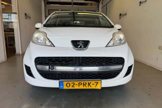 Peugeot 107 (2011) thumbnail 4