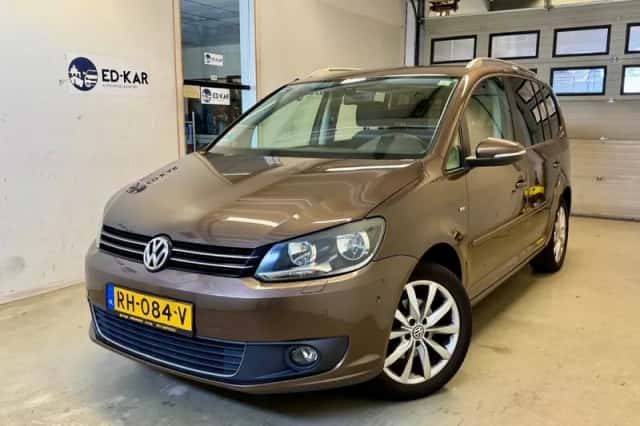 Volkswagen Touran (2015) thumbnail 1