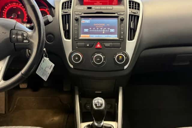 Kia Ceed (2011) thumbnail 2