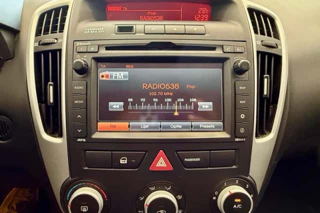 Kia Ceed (2011) thumbnail 3