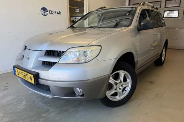Mitsubishi Outlander (2008) thumbnail 1