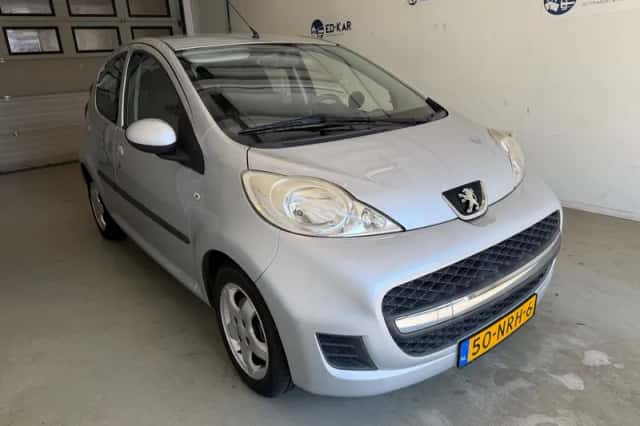 Peugeot 107 (2010) thumbnail 5