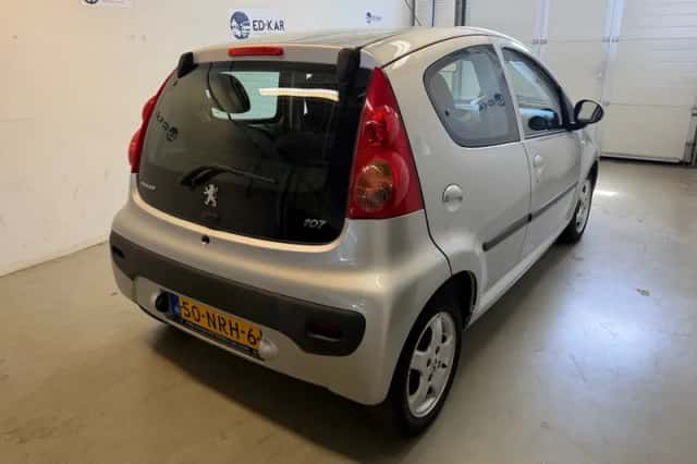 Peugeot 107 (2010) thumbnail 6