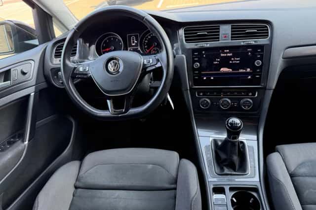 Volkswagen Golf (2017) thumbnail 2