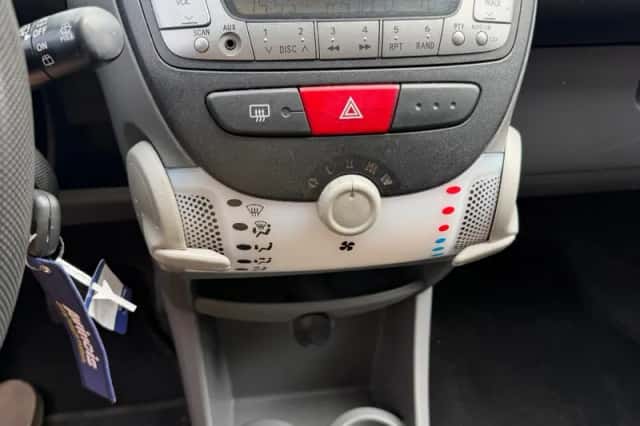 Peugeot 107 (2011) thumbnail 3