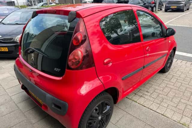Peugeot 107 (2011) thumbnail 6