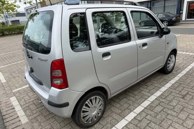 Suzuki WAGON R+ (2002) thumbnail 6