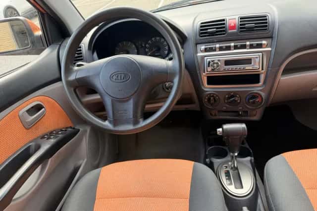 Kia Picanto (2004) thumbnail 2