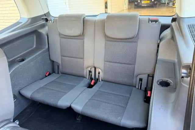 Volkswagen Touran (2012) thumbnail 4