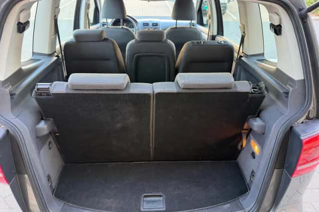 Volkswagen Touran (2012) thumbnail 5