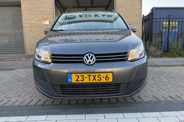 Volkswagen Touran (2012) thumbnail 6