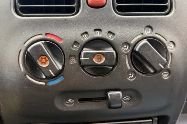 Suzuki WAGON R+ (2000) thumbnail 3