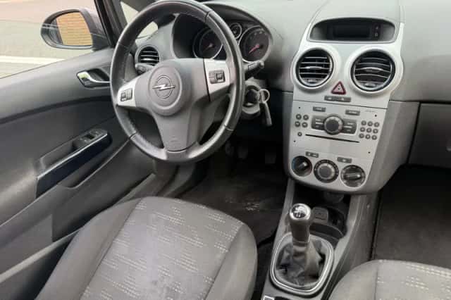 Opel Corsa (2011) thumbnail 2
