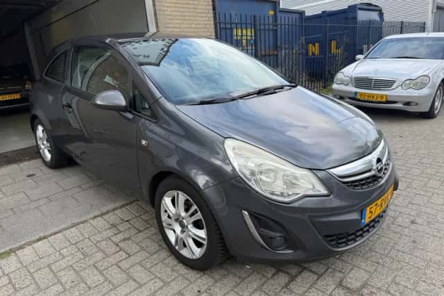 Opel Corsa (2011) thumbnail 5