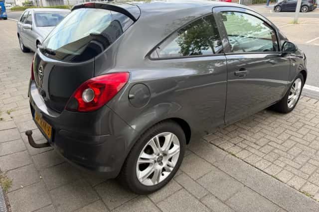 Opel Corsa (2011) thumbnail 6