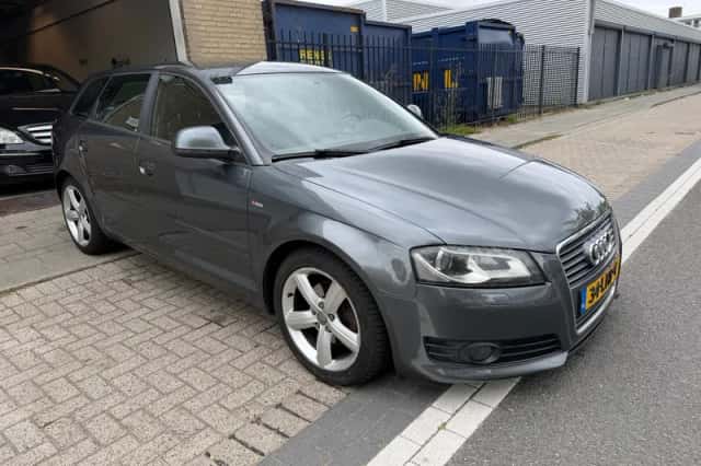 Audi A3 (2010) thumbnail 5