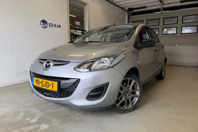 Mazda 2 (2011) thumbnail 1