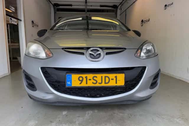 Mazda 2 (2011) thumbnail 4