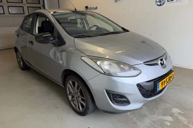 Mazda 2 (2011) thumbnail 5