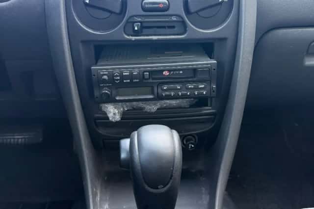Mitsubishi CARISMA (1996) thumbnail 3