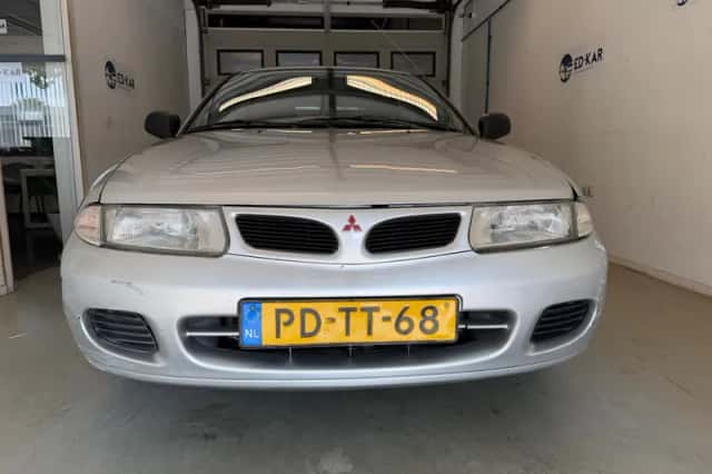 Mitsubishi CARISMA (1996) thumbnail 4