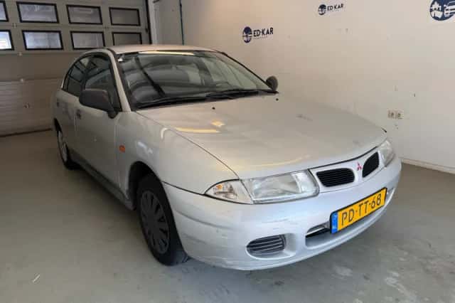 Mitsubishi CARISMA (1996) thumbnail 5