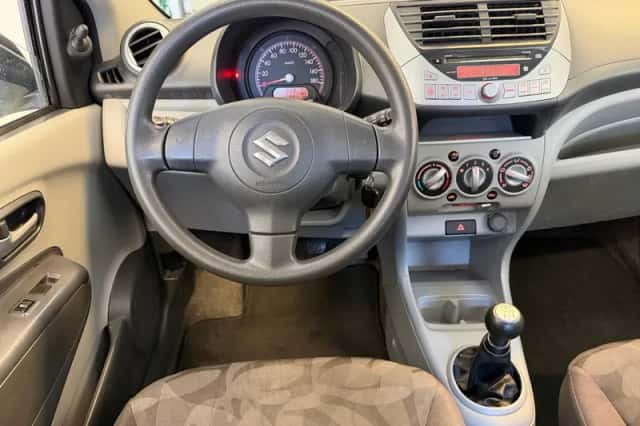 Suzuki Alto (2011) thumbnail 2