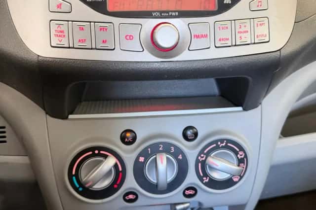 Suzuki Alto (2011) thumbnail 3