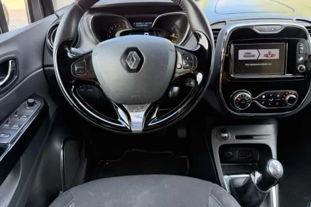 Renault Captur (2014) thumbnail 2