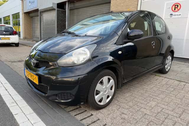 Toyota Aygo (2012) thumbnail 1