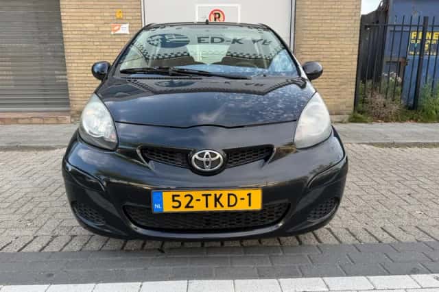 Toyota Aygo (2012) thumbnail 3